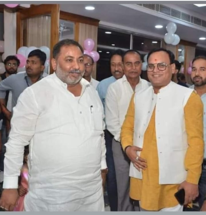 हम कौन हैं
