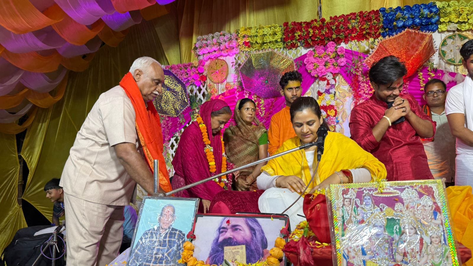 भव्य कलश यात्रा सहित श्रीराम कथा प्रारम्भ।
