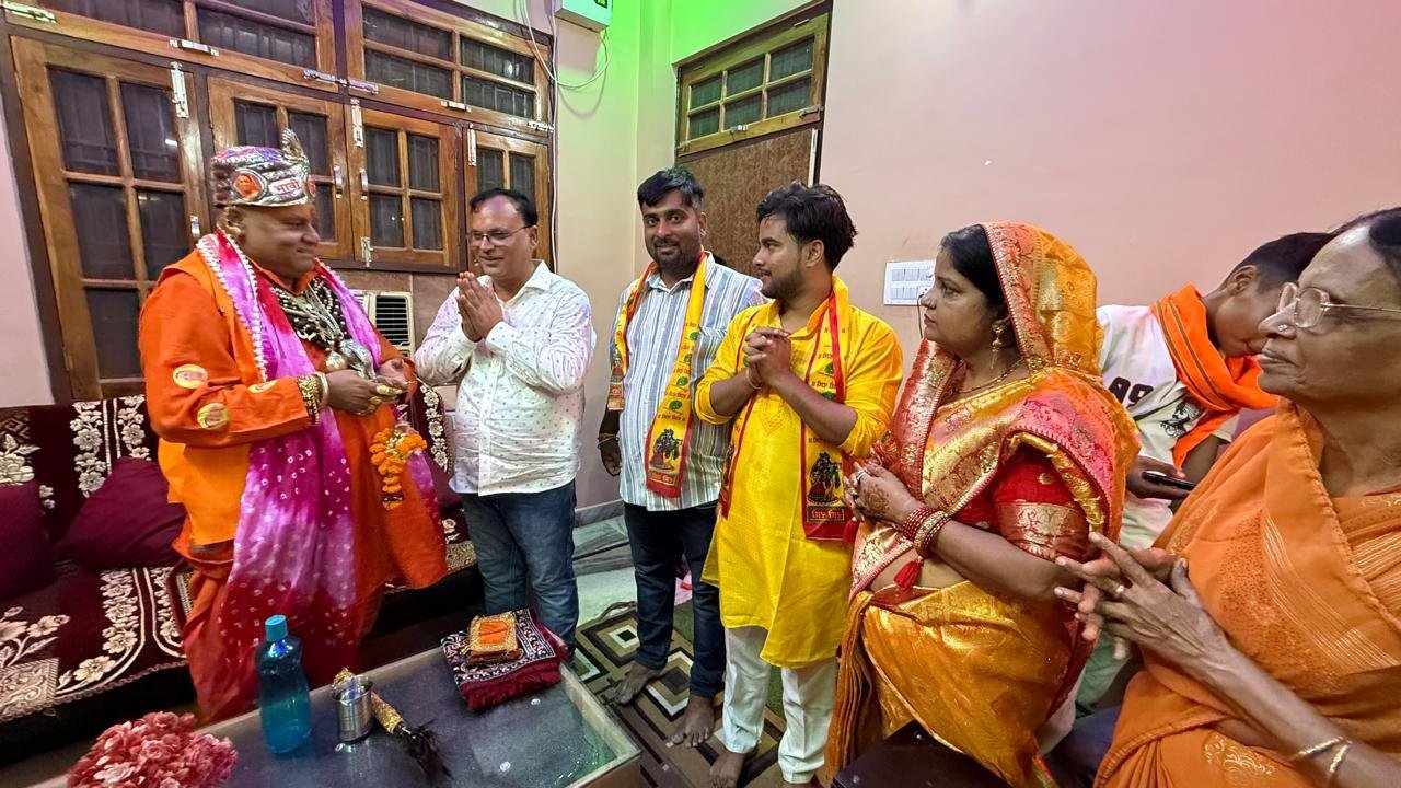 भव्य कलश यात्रा सहित श्रीराम कथा प्रारम्भ।
