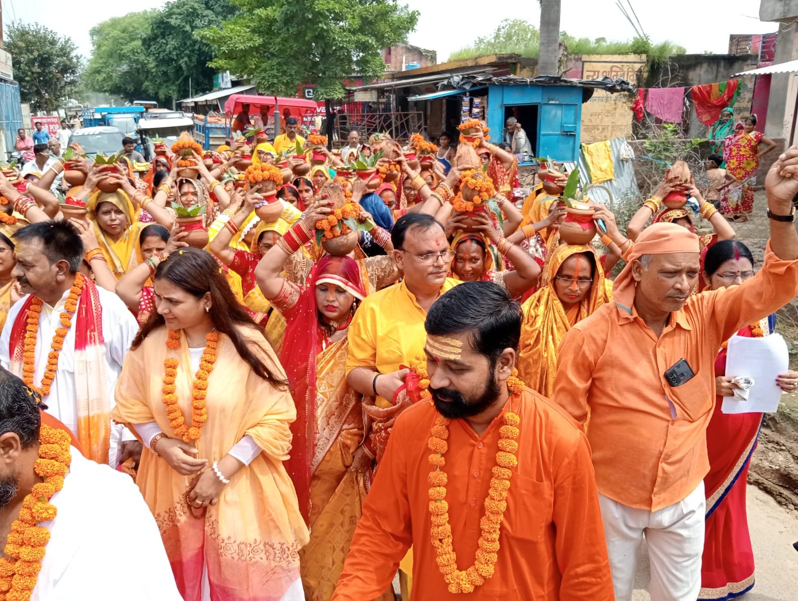 भव्य कलश यात्रा सहित श्रीराम कथा प्रारम्भ।